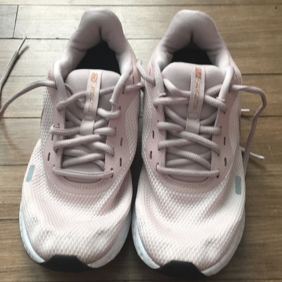 Women’s pink nike shoes. - Picture 4 of 5